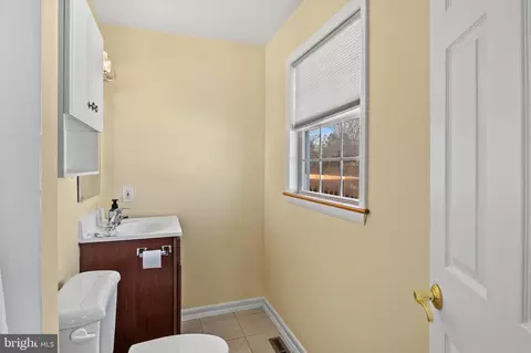Entry Way - 982 Highpoint Dr, Annapolis, MD 21409 photo 2 of 3
