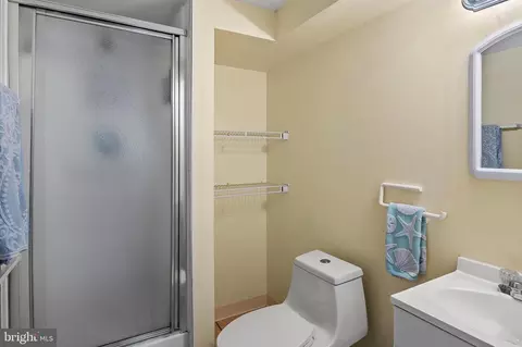 Bath - 982 Highpoint Dr, Annapolis, MD 21409 photo 4 of 4