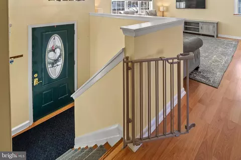 Entry Way - 982 Highpoint Dr, Annapolis, MD 21409 photo 3 of 3