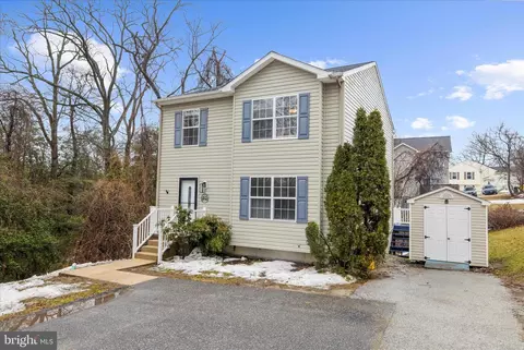 813 201st St, Pasadena, MD 21122