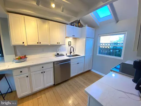 Kitchen - 431 Shore Dr, Edgewater, MD 21037 photo 3 of 6