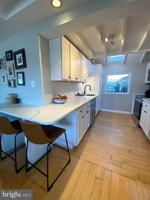 Kitchen - 431 Shore Dr, Edgewater, MD 21037 photo 4 of 6