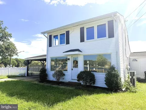 Exterior - 431 Shore Dr, Edgewater, MD 21037 photo 3 of 14