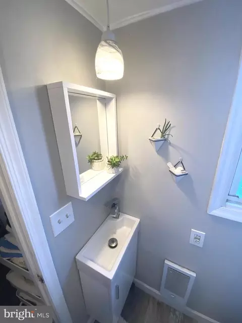 Bath - 431 Shore Dr, Edgewater, MD 21037 photo 3 of 3