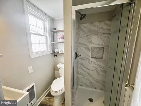 Bath - 431 Shore Dr, Edgewater, MD 21037 photo 2 of 3