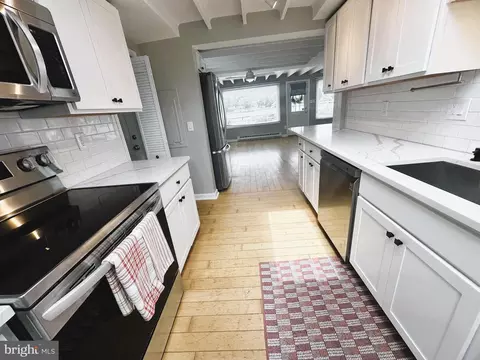 Kitchen - 431 Shore Dr, Edgewater, MD 21037 photo 6 of 6