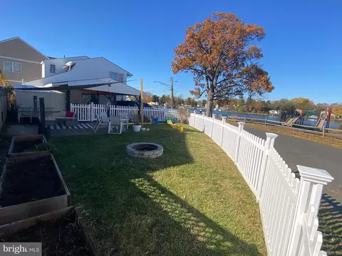 Exterior - 431 Shore Dr, Edgewater, MD 21037 photo 5 of 14