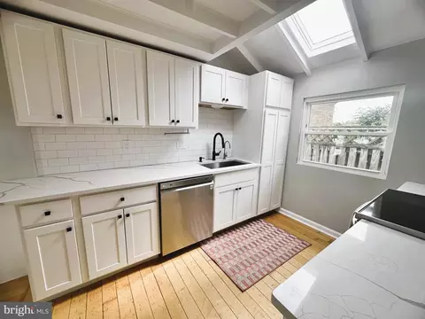 Kitchen - 431 Shore Dr, Edgewater, MD 21037 photo 5 of 6