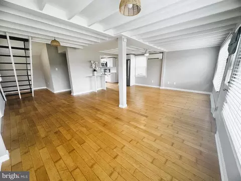 Living - 431 Shore Dr, Edgewater, MD 21037 photo 2 of 4