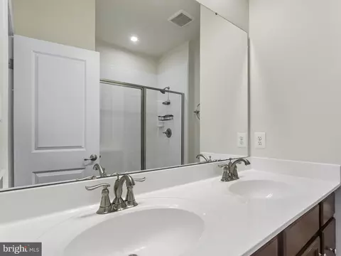 Bath - 2910 Glendale Ave, Hanover, MD 21076 photo 2 of 5