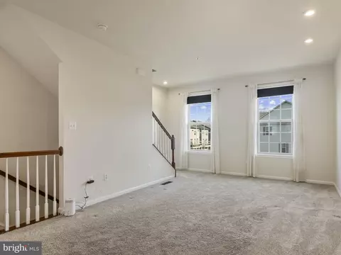 Living - 2910 Glendale Ave, Hanover, MD 21076 photo 3 of 4