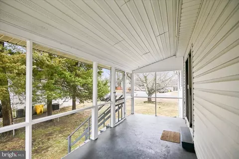 Exterior - 503 Harbor Dr, Annapolis, MD 21403 photo 4 of 8