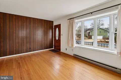 Living - 503 Harbor Dr, Annapolis, MD 21403 photo 1 of 1