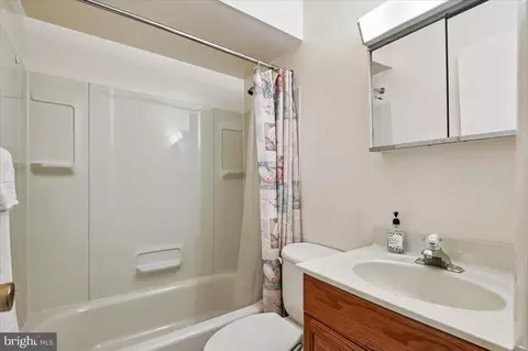 Bath - 503 Harbor Dr, Annapolis, MD 21403 photo 1 of 1