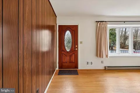 Entry Way - 503 Harbor Dr, Annapolis, MD 21403 photo 1 of 1