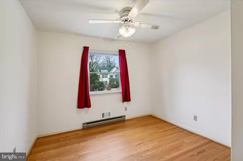 Bedroom - 503 Harbor Dr, Annapolis, MD 21403 photo 3 of 4