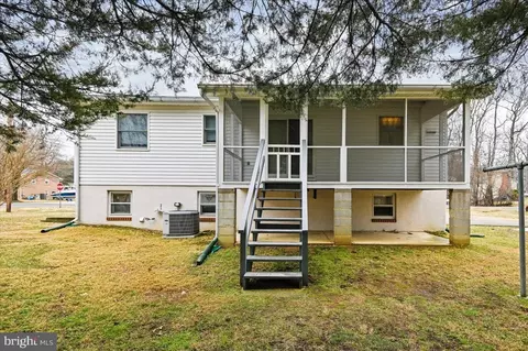 Exterior - 503 Harbor Dr, Annapolis, MD 21403 photo 2 of 8