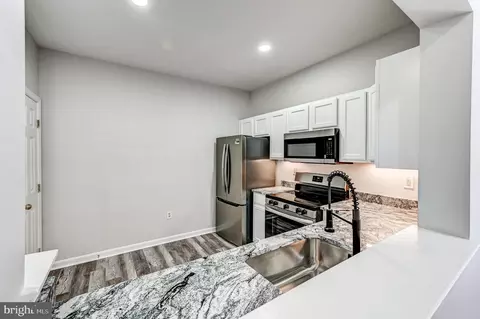 Kitchen - 300 Roff Point Dr, Odenton, MD 21113 photo 3 of 4