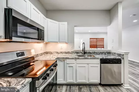 Kitchen - 300 Roff Point Dr, Odenton, MD 21113 photo 4 of 4