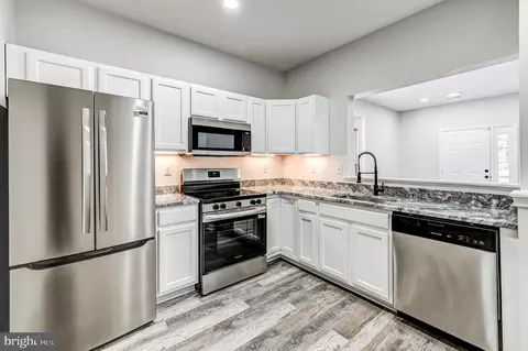Kitchen - 300 Roff Point Dr, Odenton, MD 21113 photo 2 of 4