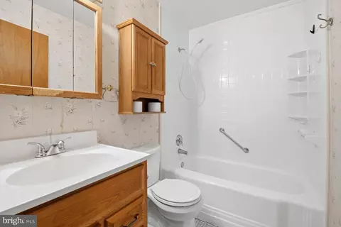 Bath - 7526 Lemon Tree Ct, Hanover, MD 21076 photo 1 of 2