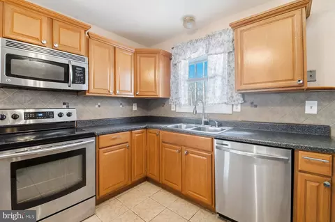 Kitchen - 7526 Lemon Tree Ct, Hanover, MD 21076 photo 2 of 3