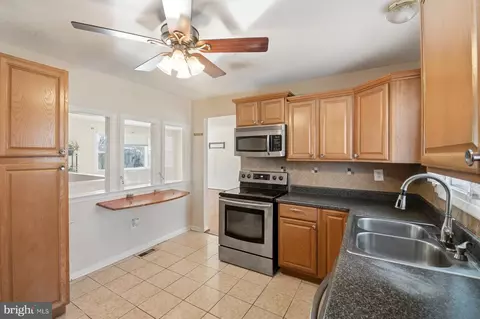 Kitchen - 7526 Lemon Tree Ct, Hanover, MD 21076 photo 3 of 3