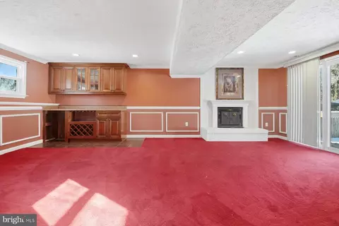 Living - 7526 Lemon Tree Ct, Hanover, MD 21076 photo 5 of 7