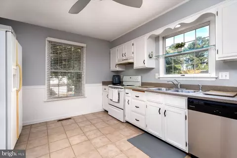 201 Mill Ct, Arnold, MD 21012 photo 8