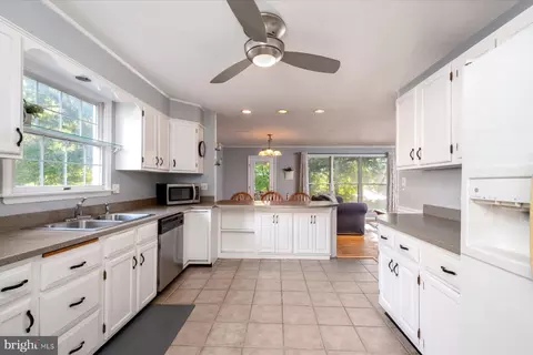 201 Mill Ct, Arnold, MD 21012 photo 2