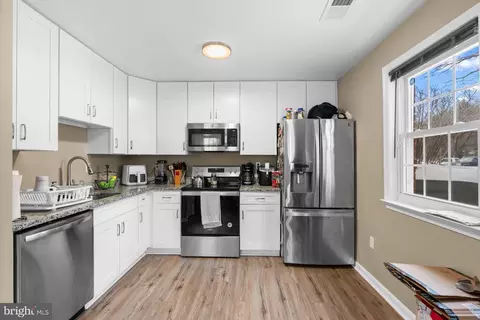 1683 Hart Ct, Crofton, MD 21114