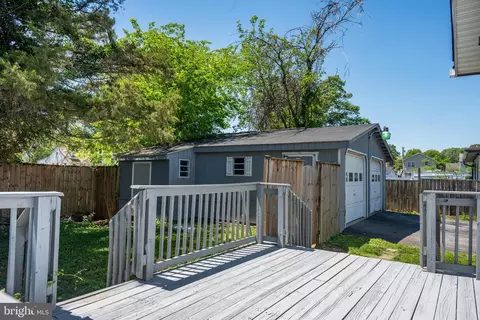 Exterior - 3718 4th Ave, Edgewater, MD 21037 photo 5 of 9