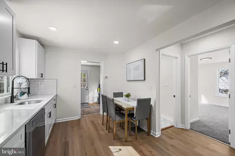 Entry Way - 3718 4th Ave, Edgewater, MD 21037 photo 3 of 8