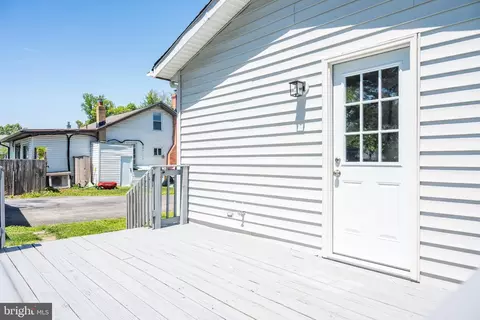 Exterior - 3718 4th Ave, Edgewater, MD 21037 photo 6 of 9