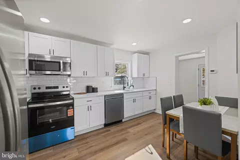 Entry Way - 3718 4th Ave, Edgewater, MD 21037 photo 1 of 8