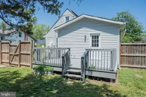 Exterior - 3718 4th Ave, Edgewater, MD 21037 photo 7 of 9