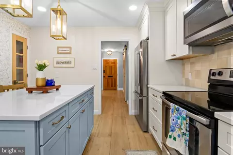 Entry Way - 296 Halsey Rd, Annapolis, MD 21401 photo 2 of 6
