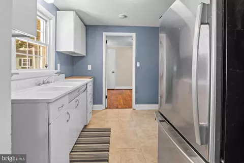 Entry Way - 296 Halsey Rd, Annapolis, MD 21401 photo 4 of 6