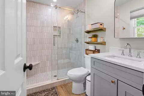 Bath - 296 Halsey Rd, Annapolis, MD 21401 photo 1 of 2