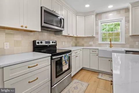 Kitchen - 296 Halsey Rd, Annapolis, MD 21401 photo 7 of 9
