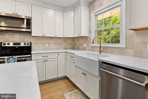 Kitchen - 296 Halsey Rd, Annapolis, MD 21401 photo 6 of 9