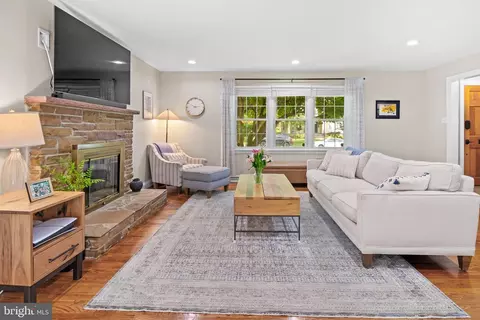 Living - 296 Halsey Rd, Annapolis, MD 21401 photo 1 of 1