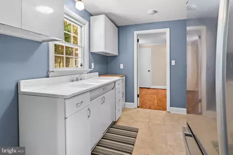 Entry Way - 296 Halsey Rd, Annapolis, MD 21401 photo 5 of 6