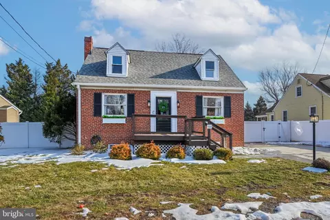 233 Kenwood Rd, Pasadena, MD 21122