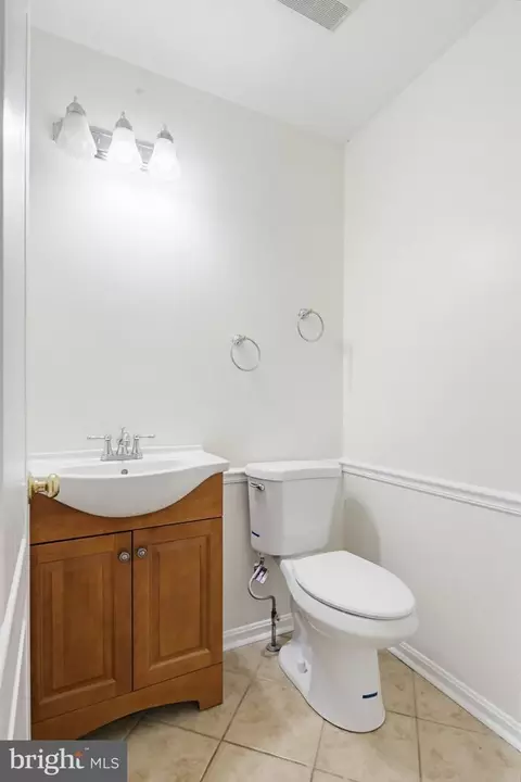 Bath - 3641 Branhum Rd, Edgewater, MD 21037 photo 5 of 5