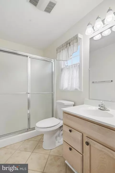 Bath - 3641 Branhum Rd, Edgewater, MD 21037 photo 3 of 5