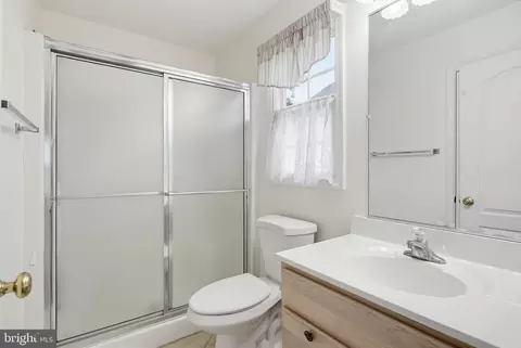 Bath - 3641 Branhum Rd, Edgewater, MD 21037 photo 4 of 5