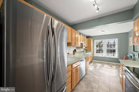 Kitchen - 1762 Lang Dr, Crofton, MD 21114 photo 4 of 6