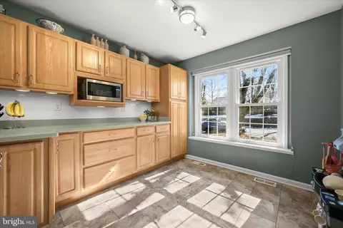 Kitchen - 1762 Lang Dr, Crofton, MD 21114 photo 5 of 6