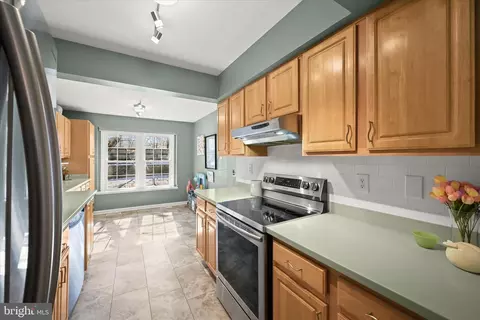 Kitchen - 1762 Lang Dr, Crofton, MD 21114 photo 3 of 6